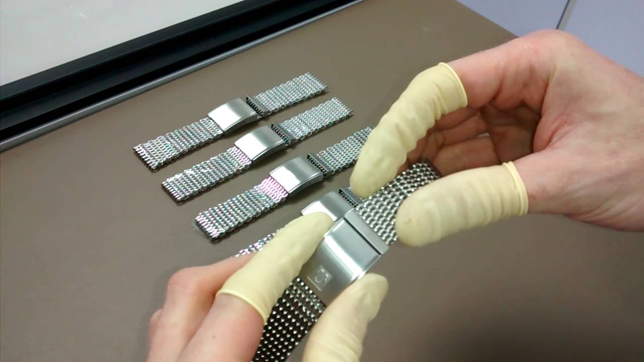 Mesh bracelet clasp action