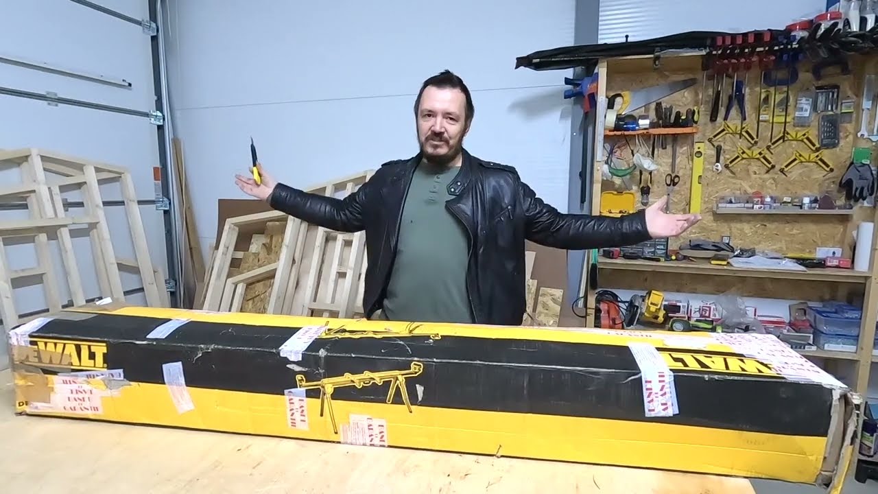 Самый большой стол для торцовочный пилы. Огромный DeWALT DE7023