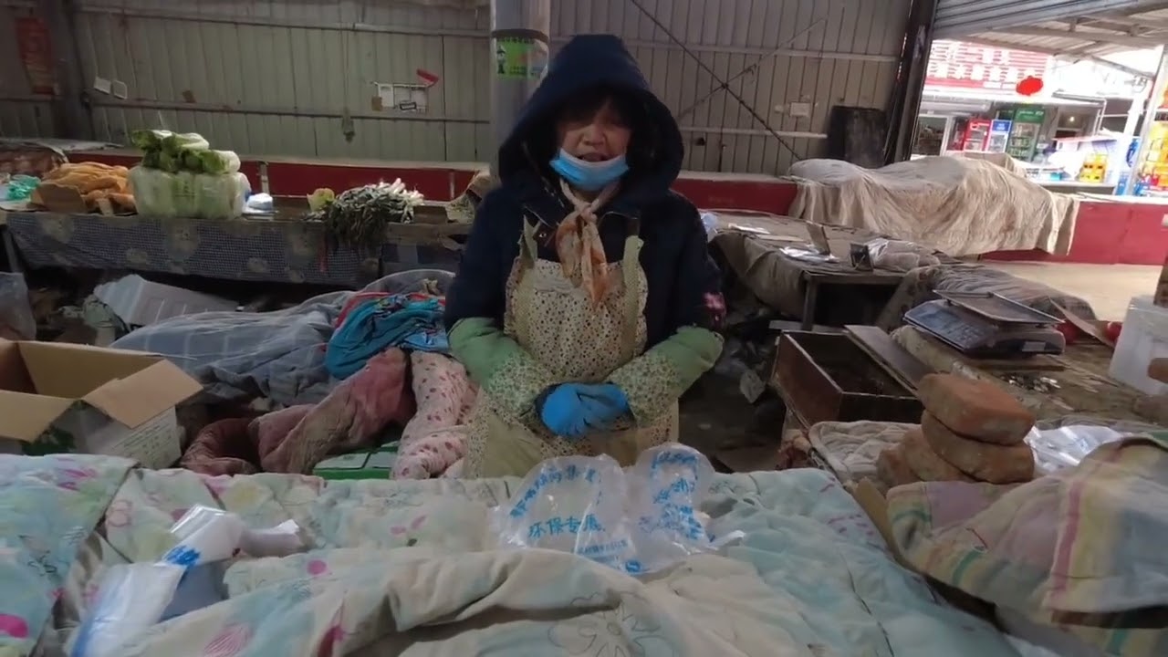 北京农村赶大集，天越冷人越少，看看这青菜水果价格便宜吗？ #赶集 #集市 #优质农产品 #我的乡村生活 #新鲜应季水果