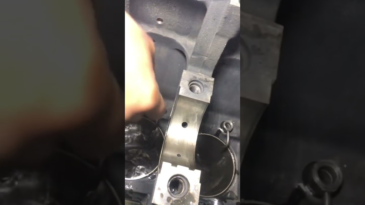 Valve in cooling jet of piston