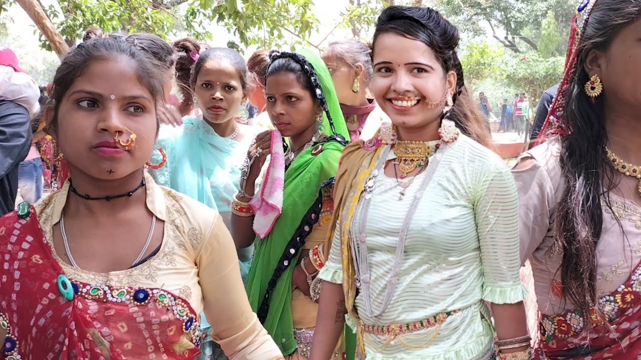 गरासियो का कुम्भ मेला ( माउंट आबू , सिरोही) || गरासिया जनजाति की खूबसूरत युवतियां ऐसे गीत गाती है।