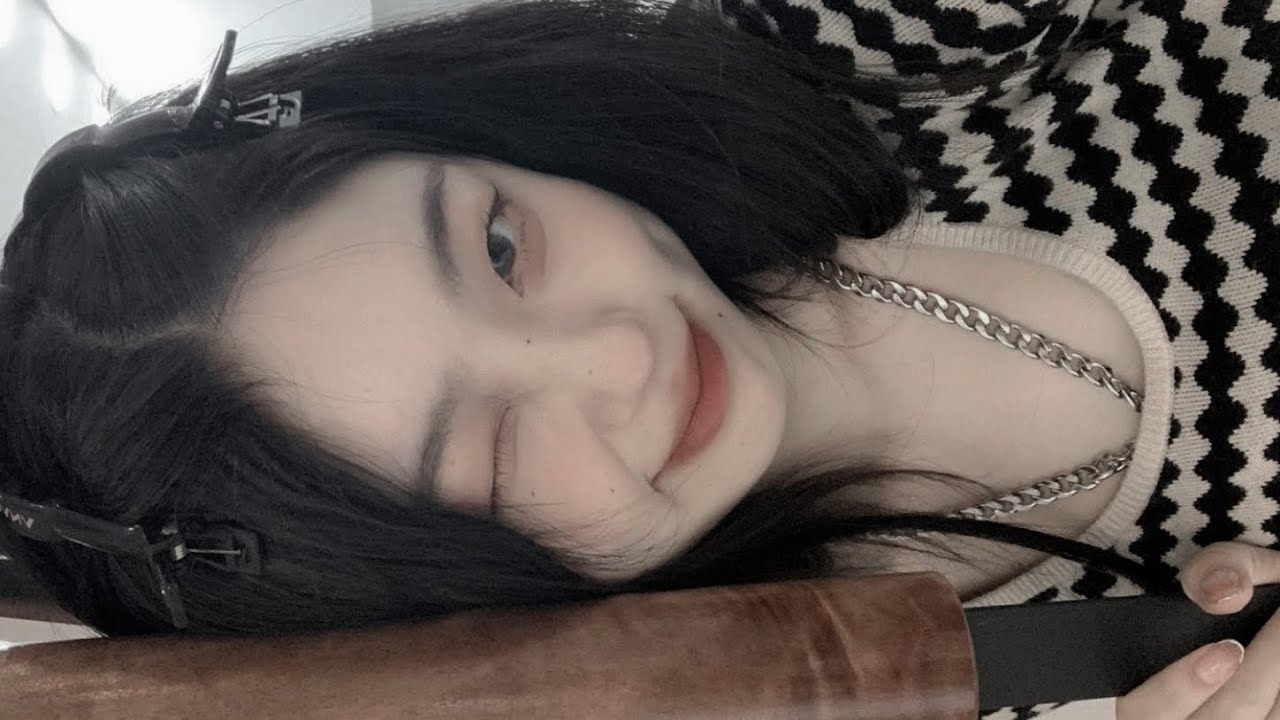 wtf, you're the standard for douyin beauty ᗢ‧₊˚