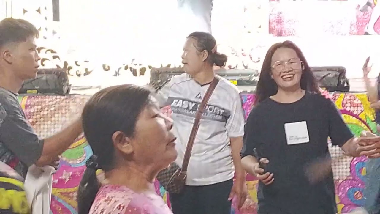 เรื่องวุ่นหน้าเวที วันใหม่ลำเพลินOfficial