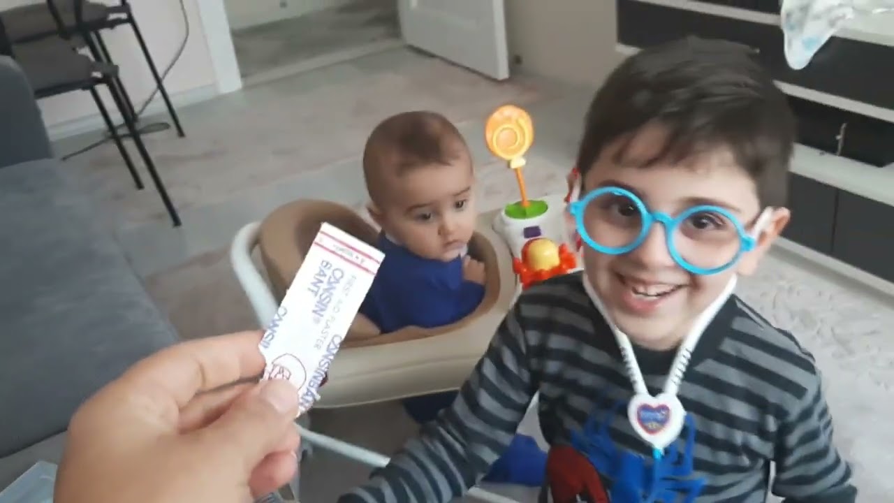 MİNİK BEBEK HASTA OLDU DOKTOR GELDİ!!