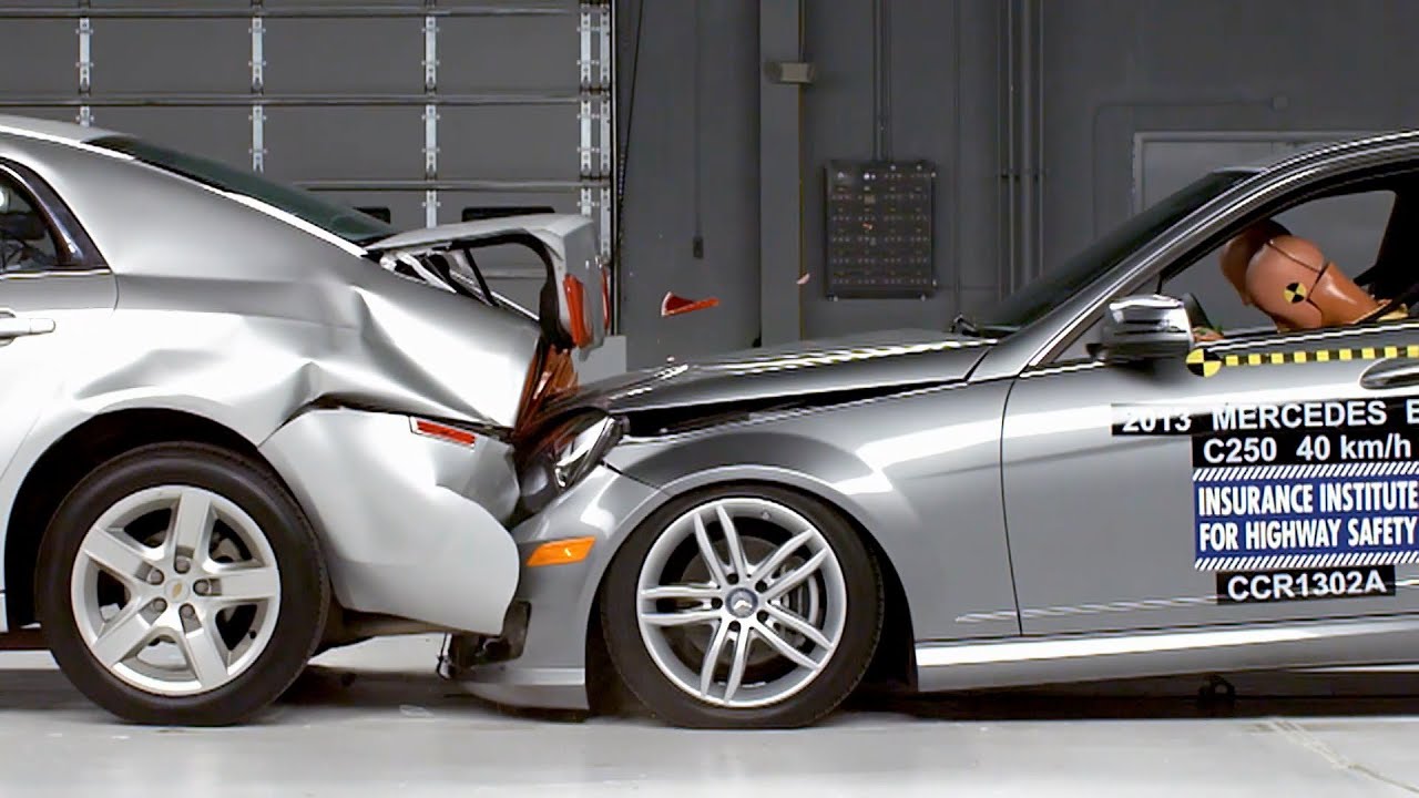 Crash Test - Mercedes C-Class VS Chevy Malibu