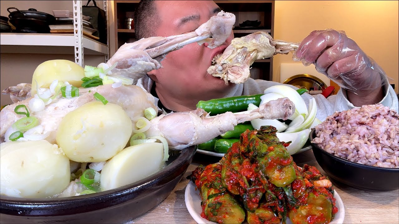 몸이 너무 허약해서 토종닭에 감자 듬뿍넣고 오이소박이+고추+밥까지 조졌습니다 MUKBANG