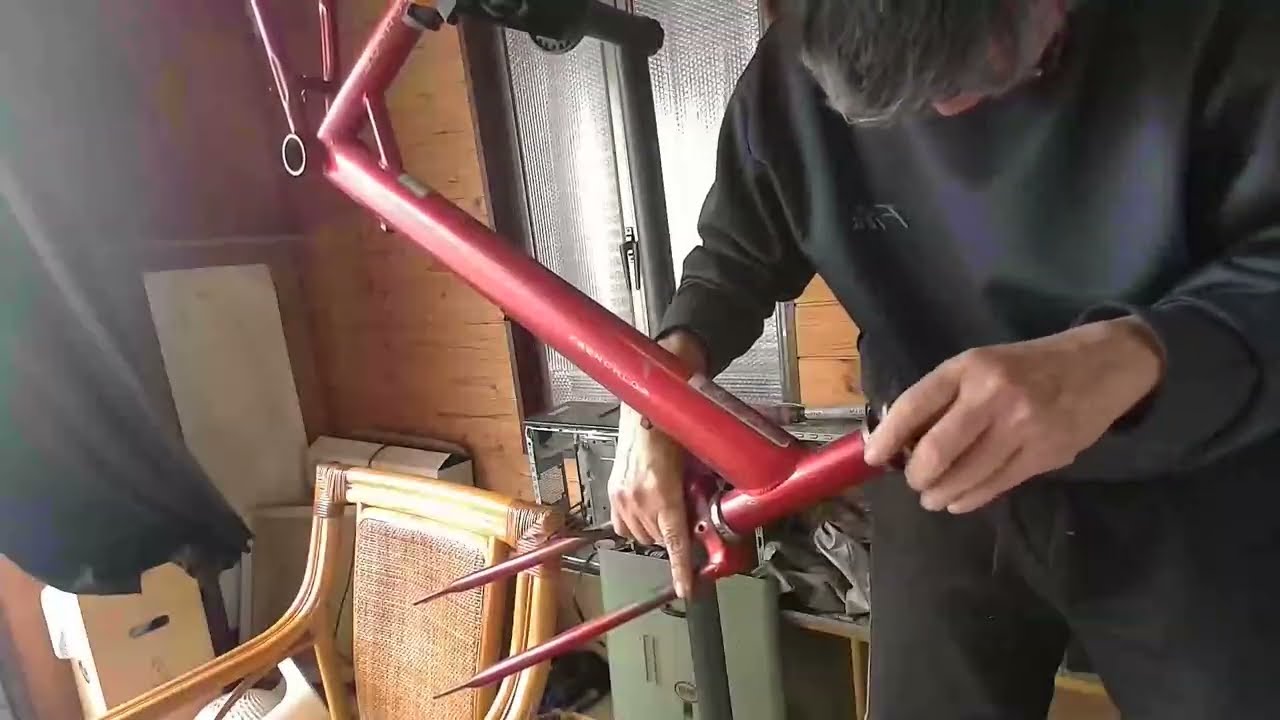 ママチャリのフレームをストリップにする。