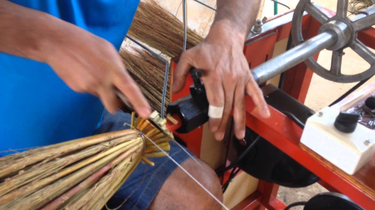 Maquina de fazer vassoura caipira/bruxa