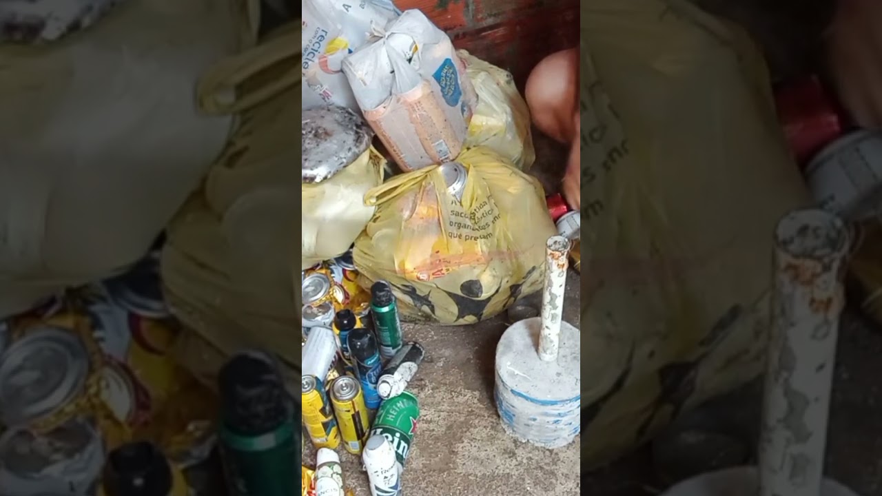 TRABALHO DIGNO E HONESTO.. AMASSANDO LATINHAS PARA VENDE #reciclagem #meioambiente #catadores 🇧🇷