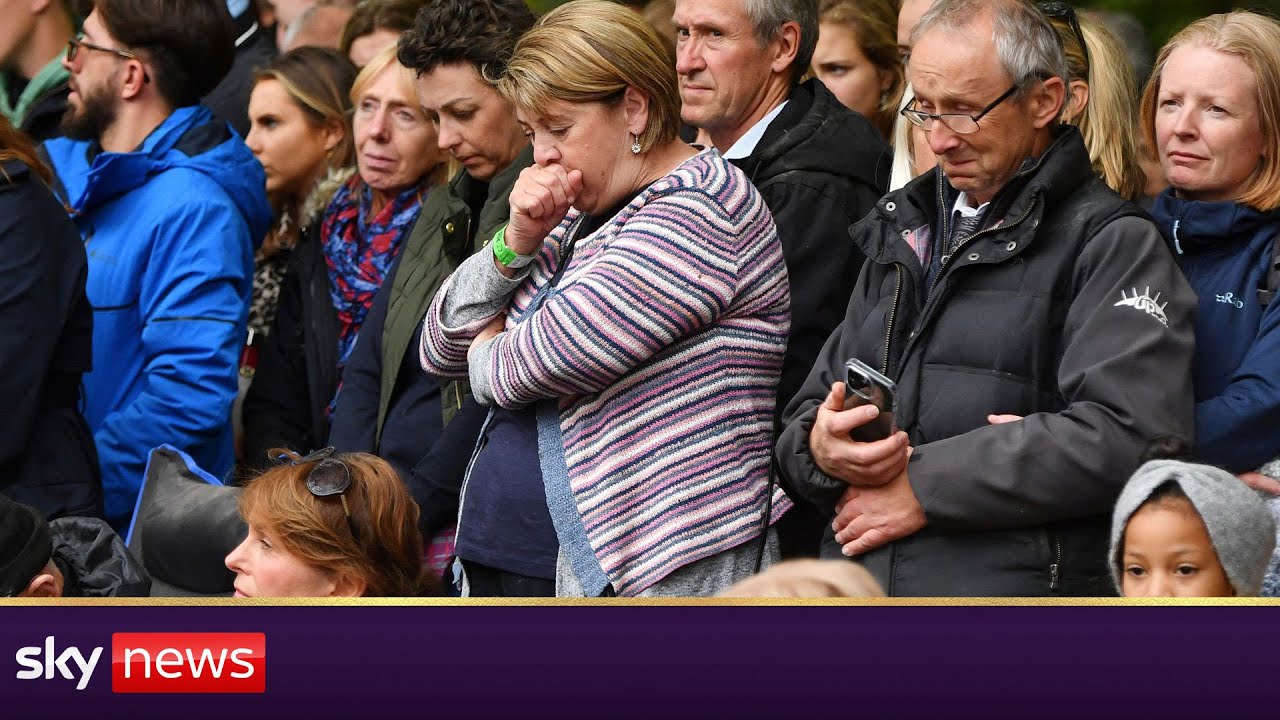 Britons say goodbye to their Queen