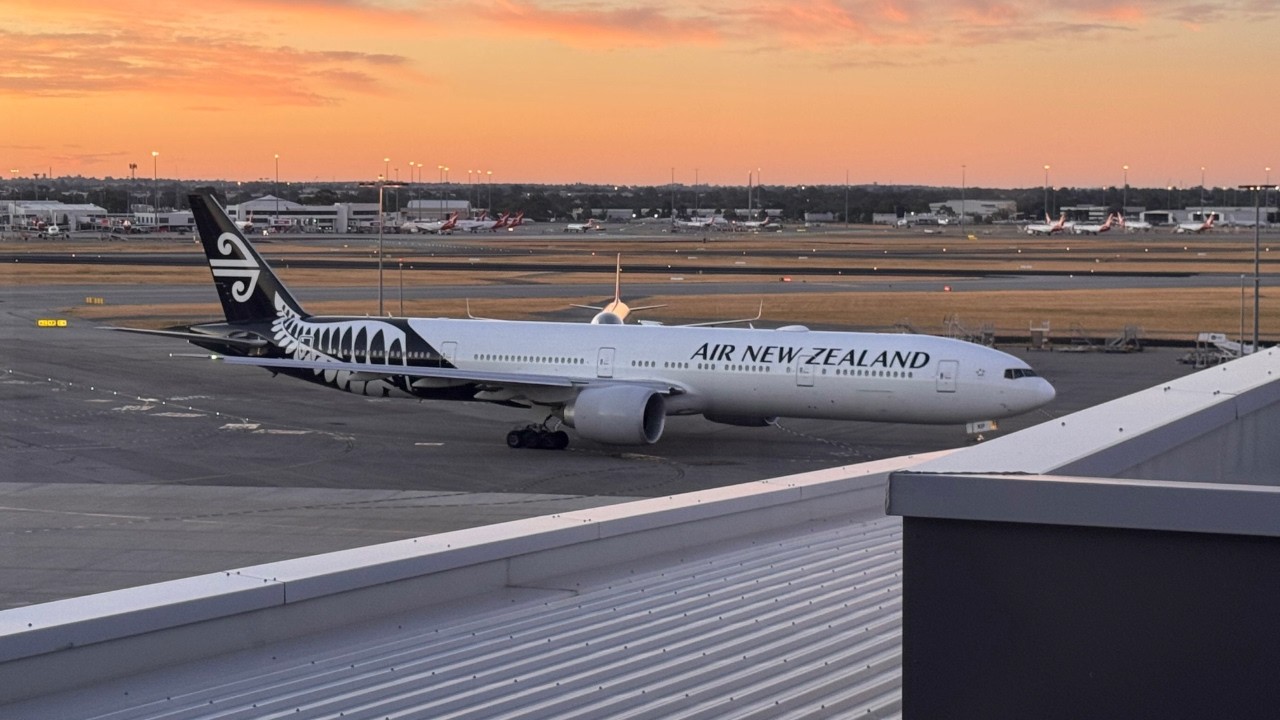 30 Minutes of international arrivals and departures at Perth airport