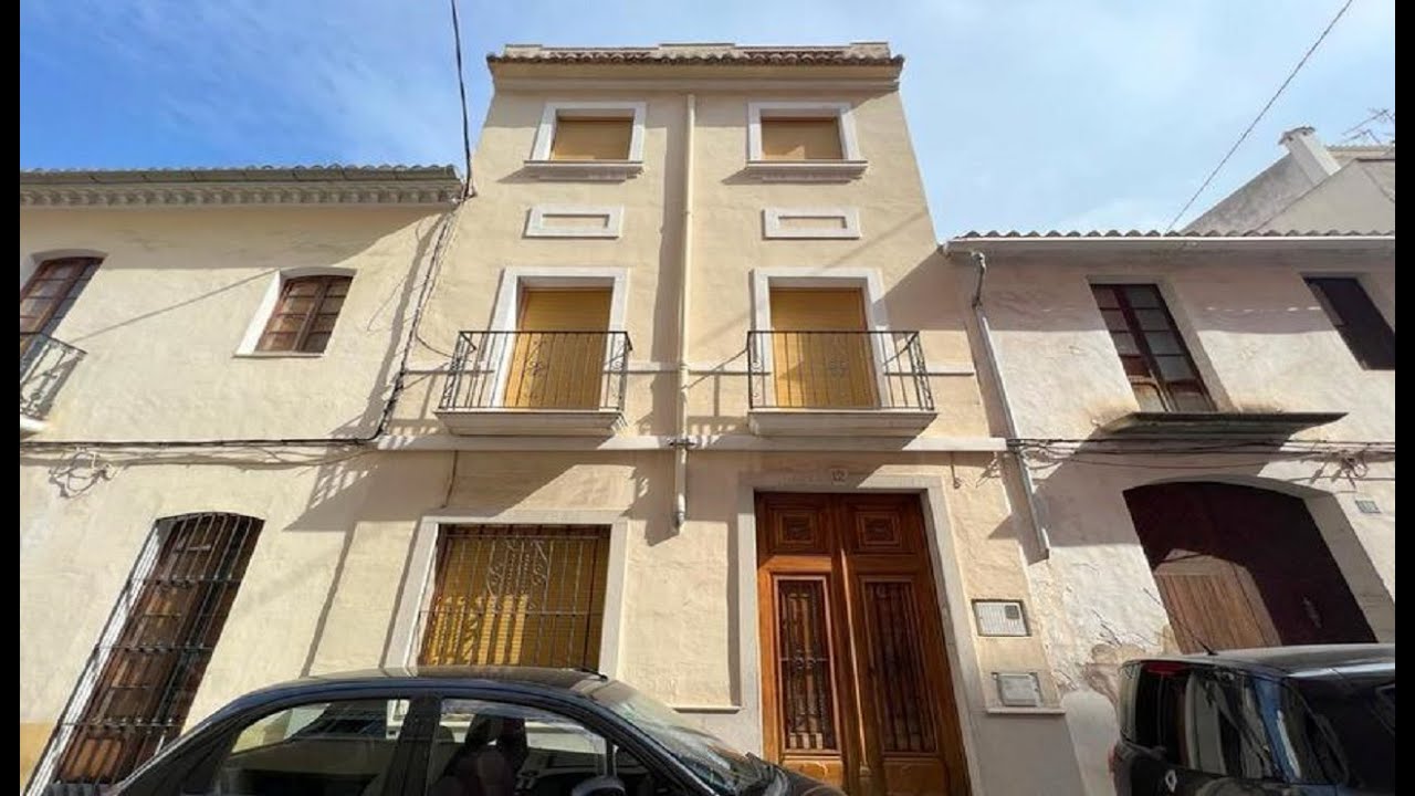 NCB3669 - Traditional Spanish townhouse in the heart of the village of Oliva &euro;179,000