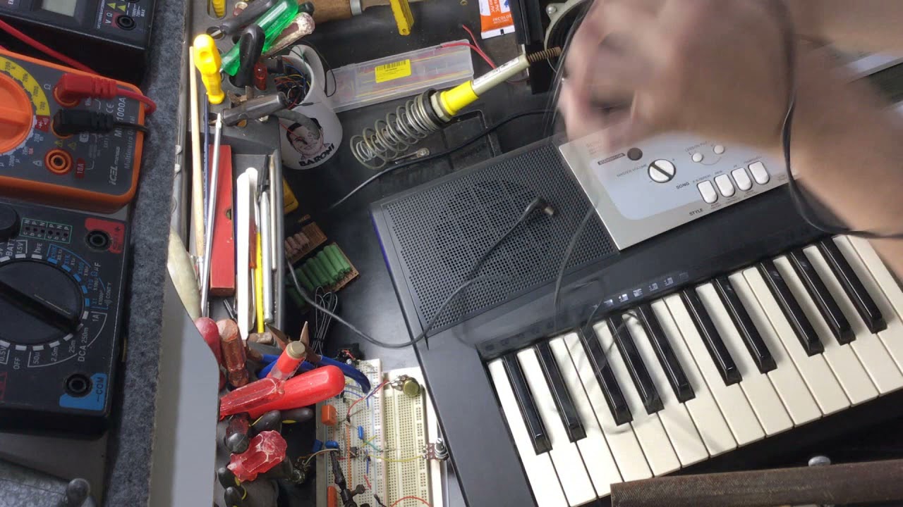Seu teclado musical está com ruído? Qual fonte está usando? Esse pode ser seu problema. Resolva já!