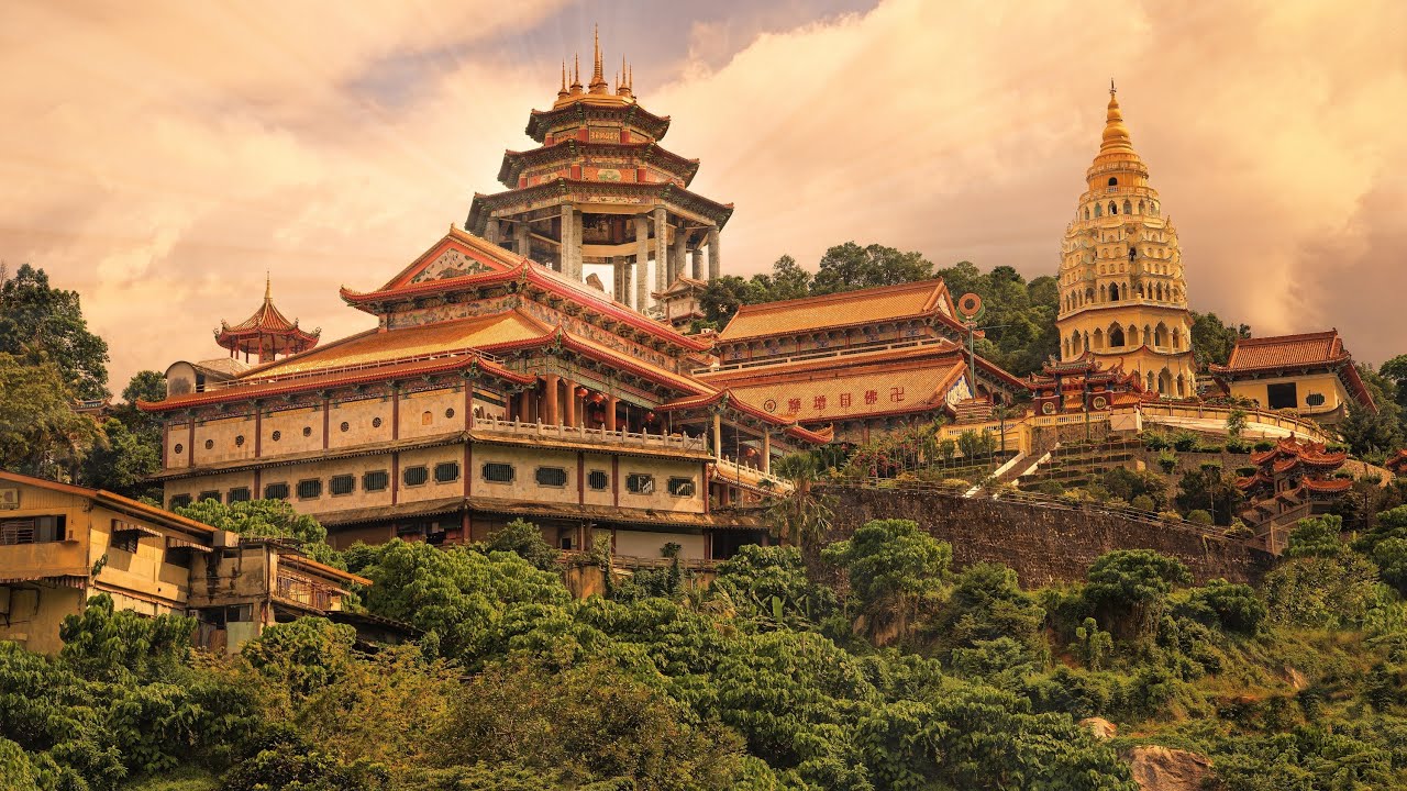 Vihara Kek Lok Si  Yang Memiliki Patung Dewi Kwan Im nya di Malaysia #kekloksitemple