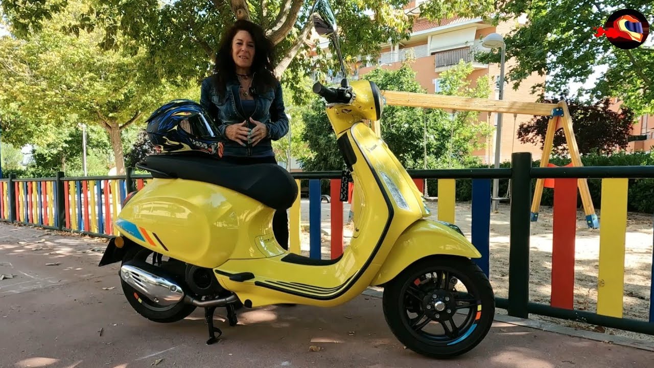En moto con Elena Calleja: Prueba Vespa Primavera 125 S 2024