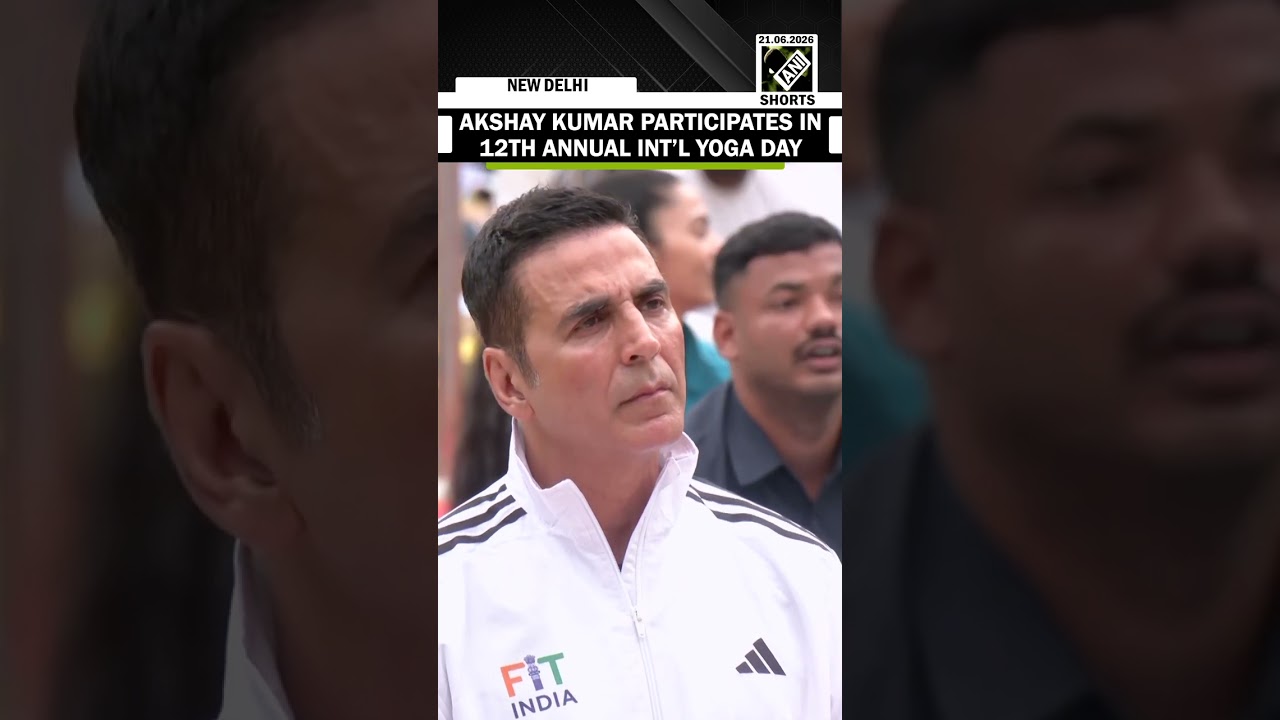 Akshay Kumar along with Union Min Mansukh Mandaviya performs Yoga on 12th International Yoga Day
