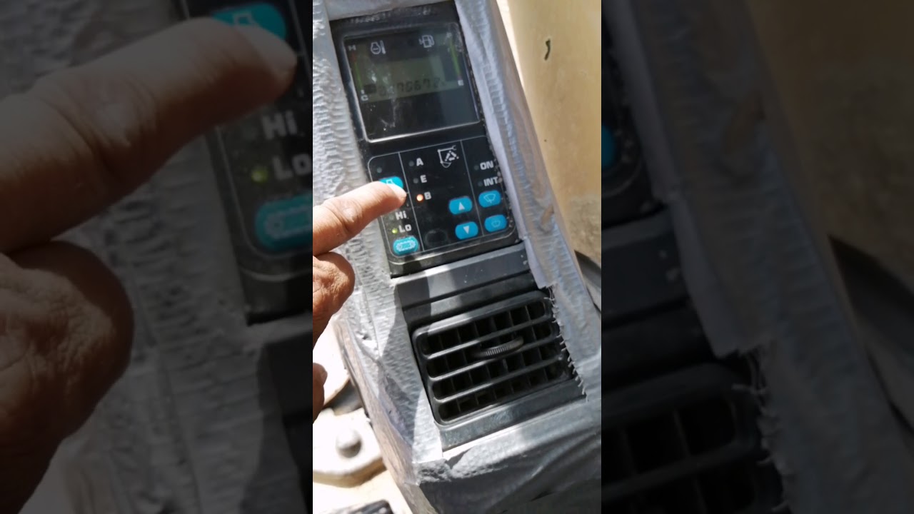 KOMATSU PC 220 /400 - 7 HOW TO ACCES ERROR CODE