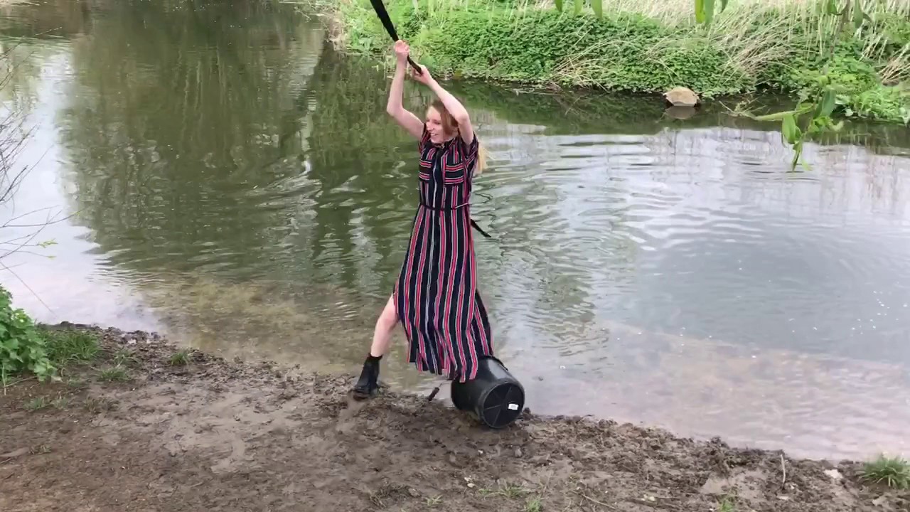 Girl fail on rope swing