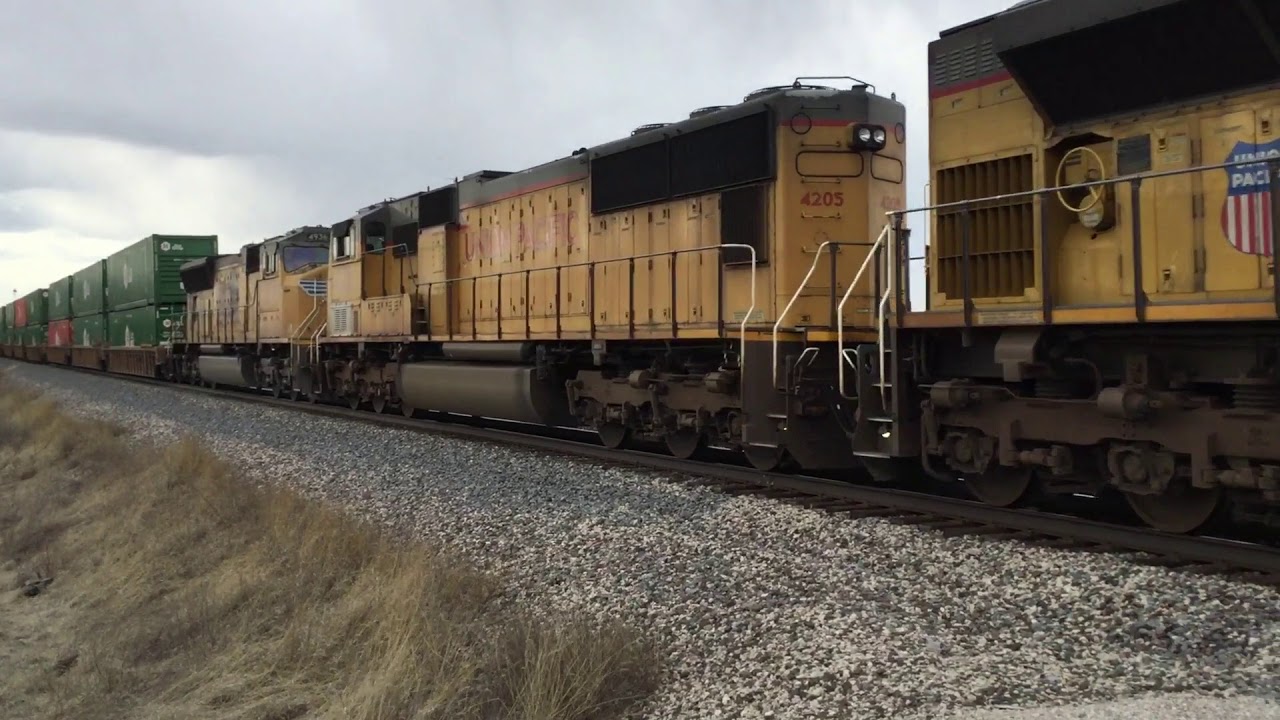 A cold, windy, and a little bit snowy afternoon on the BNSF Chillicothe sub near Toluca, IL 03/13/18
