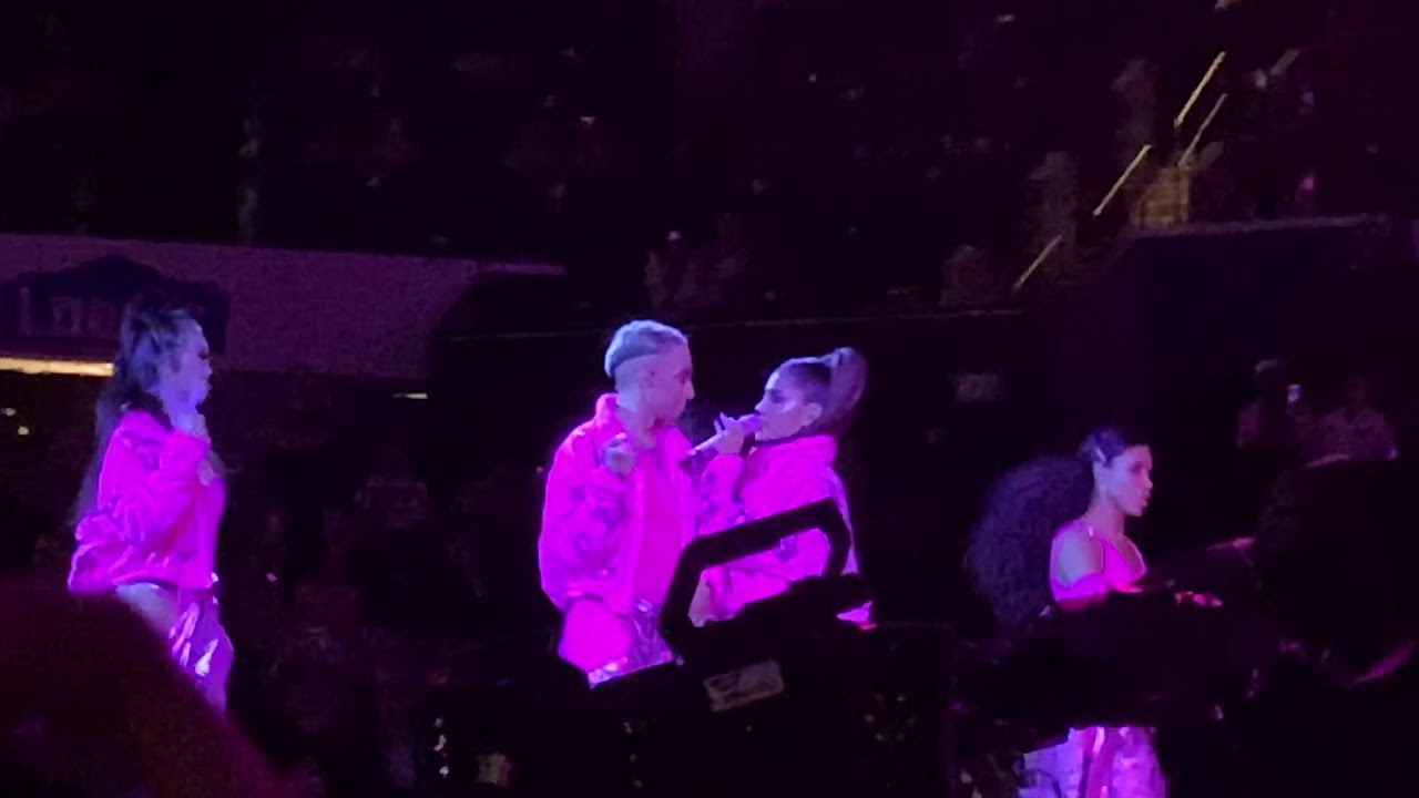 Ariana Grande - 7 Rings (Sweetener World Tour - Charlotte, NC)