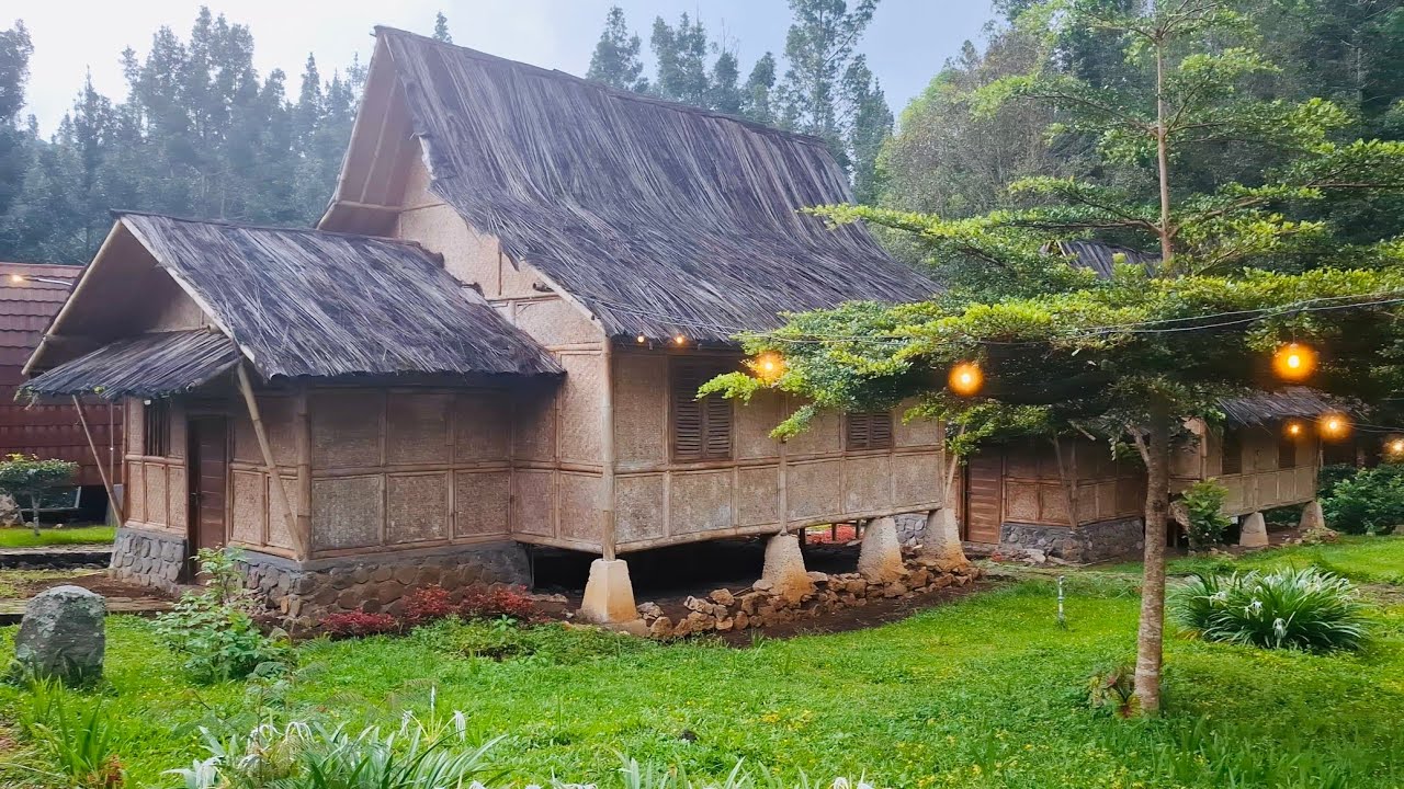 Rekomendasi Villa Bernuansa Bangunan & Suasana Pedesaan Di Bandung. Kampung Karuhun Ecolodge Bimala
