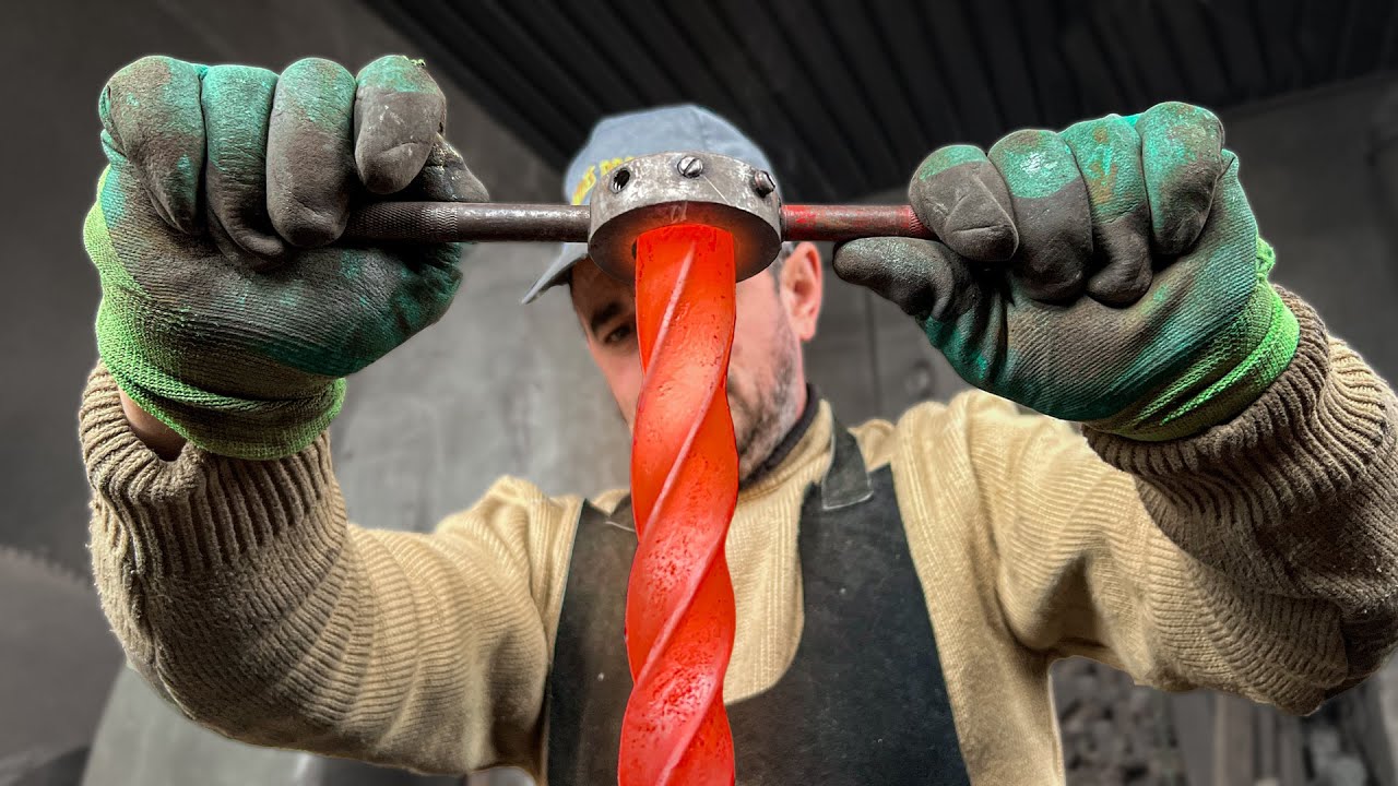 Incredibly Sharp Hunting Knife Handmade Made Of Damascus Steel