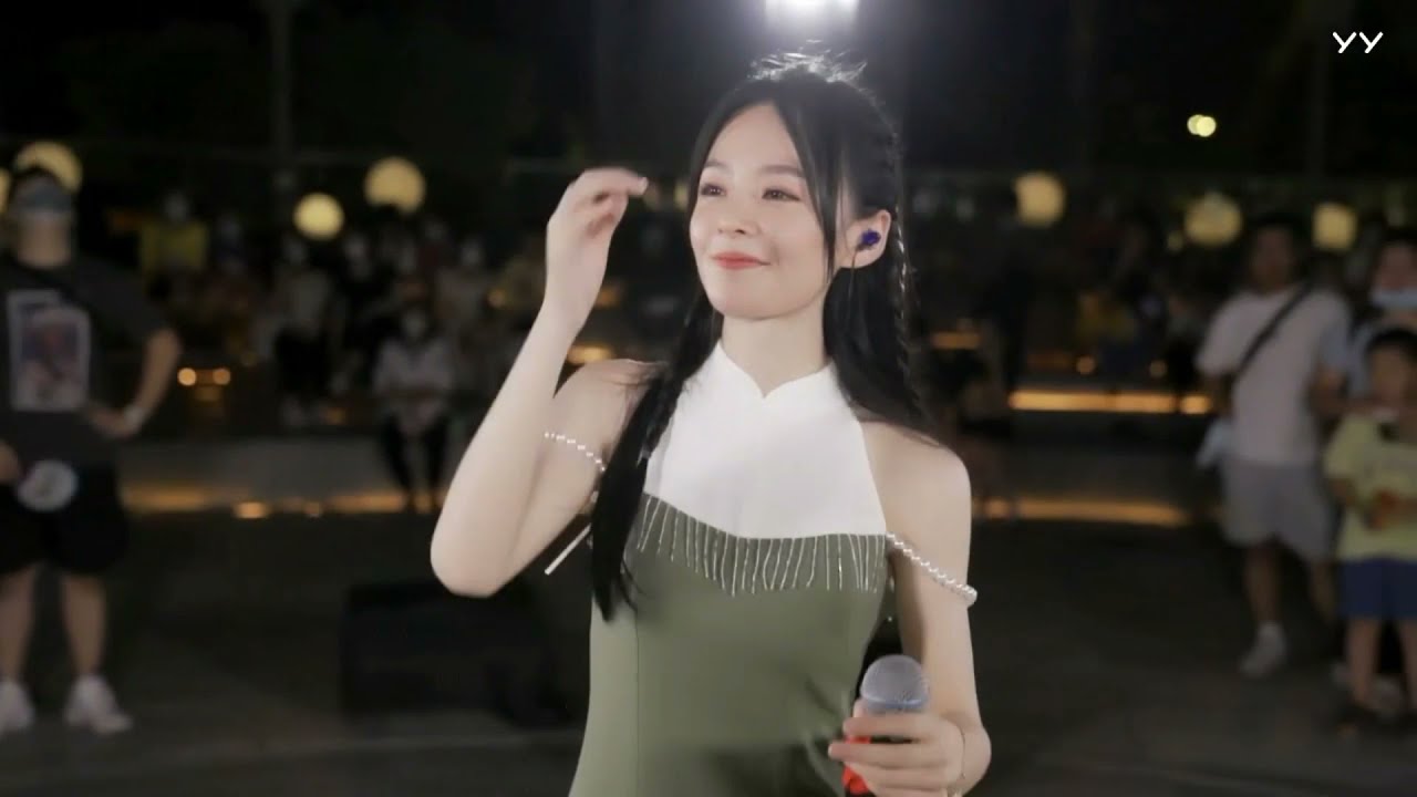 鱼闪闪路演翻唱《阿刁》『命运多舛痴迷淡然挥别了青春数不尽的车站』 | A Diao - Ngư Thiểm Thiểm