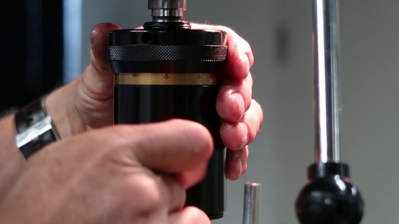 Use of self-reversing tapping head