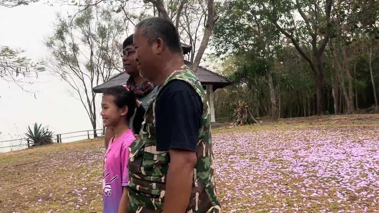 บรรยากาศดีมากๆอุทยานแห่งชาติปูหมูลิงเจอลิงธิดาลาว ￼