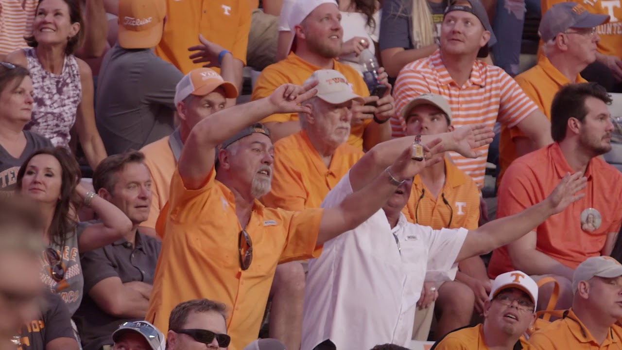 Vols fans sing 