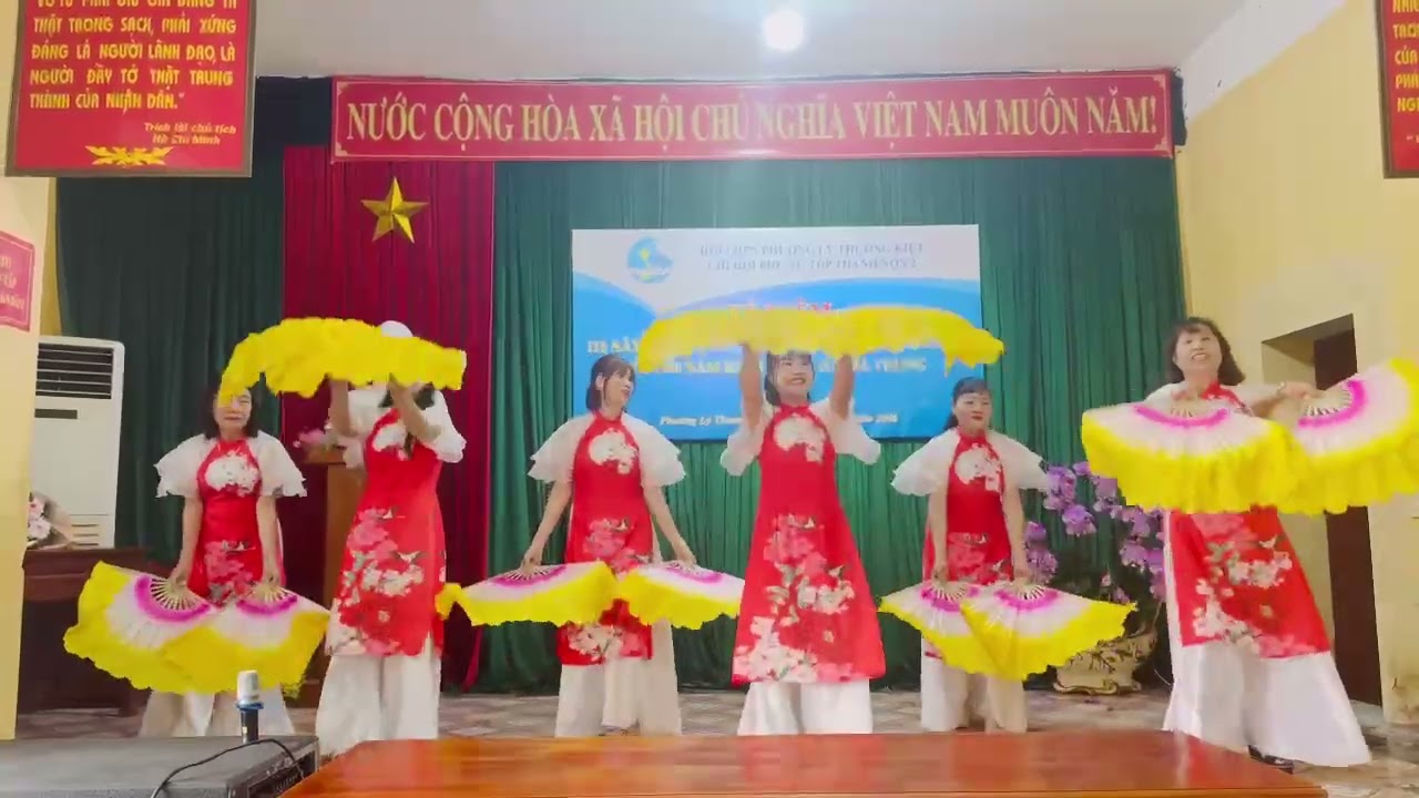 Múa sắc xuân - nhóm sao mai thanh sơn