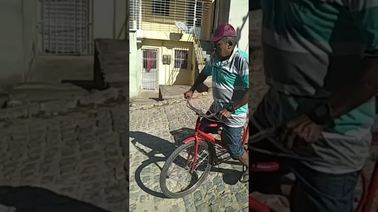Ti&atilde;o descendo a ladeira de bicicleta quase caindo