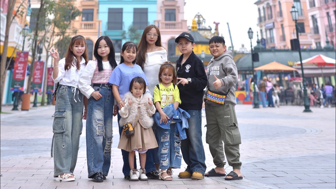 Bữa ăn trưa tại Đà Nẵng và đi dạo bờ biển ban đêm lãng mạn|| Bé Hạt Tiêu