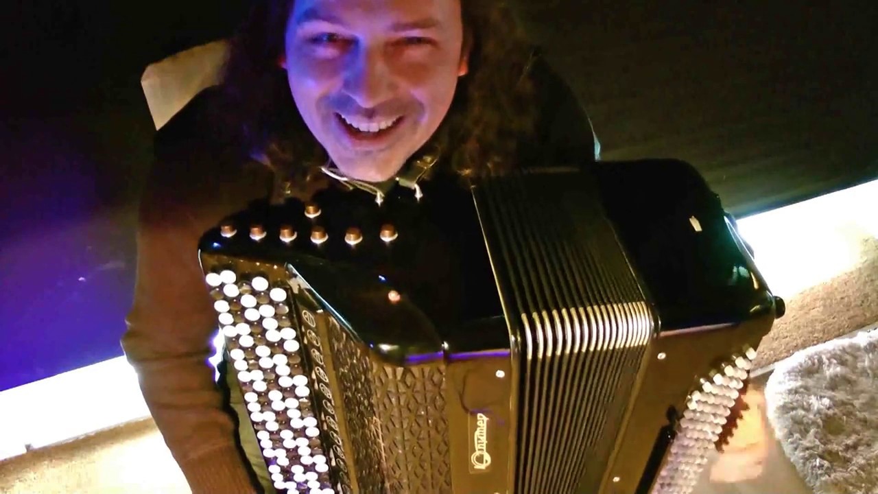 Bellows Shake - Ricoshet - Explaination on Accordion by Uwe Steger
