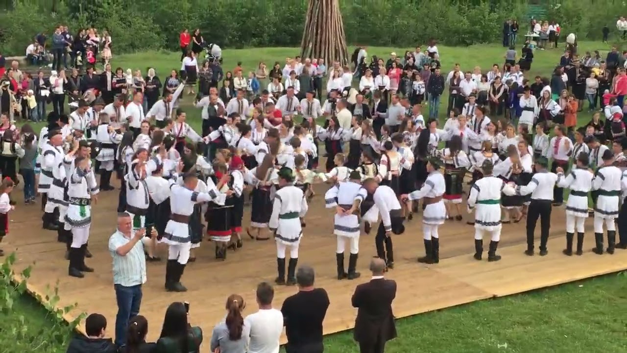 La noi, chiar dacă-i hotar cu Ucraina, lumea tot cu voie bună trăiește