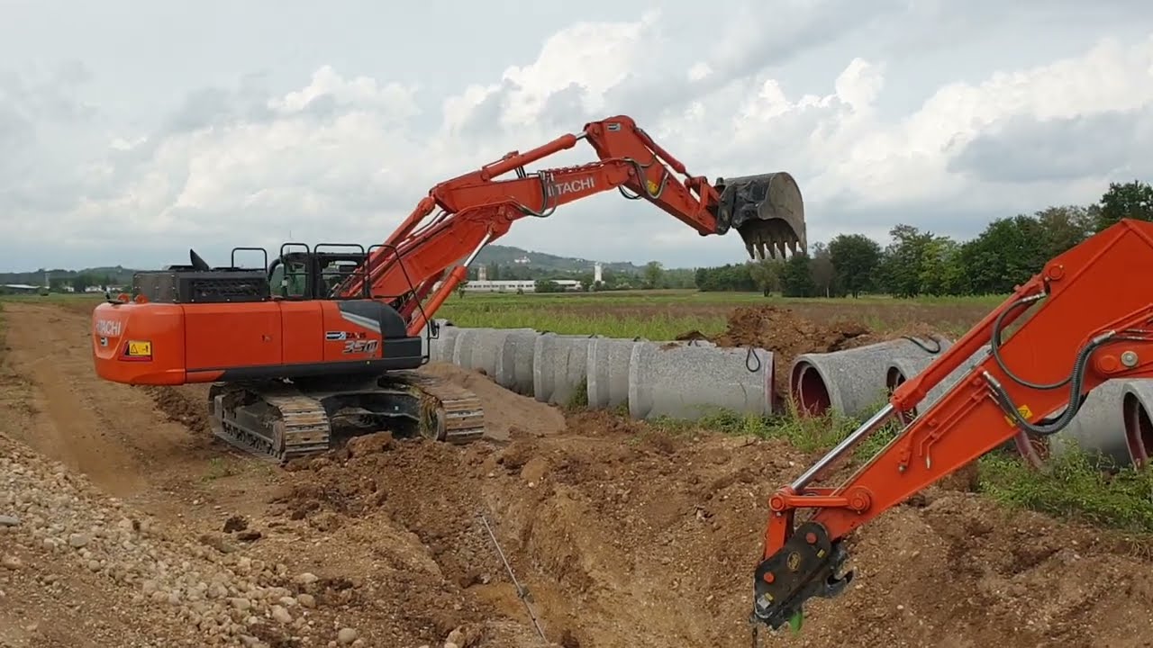 HITACHI ZX350LCN-7 and ZX210LCN-7 working on a pipeline part 2 - San Giovanni al Natisone, Italy
