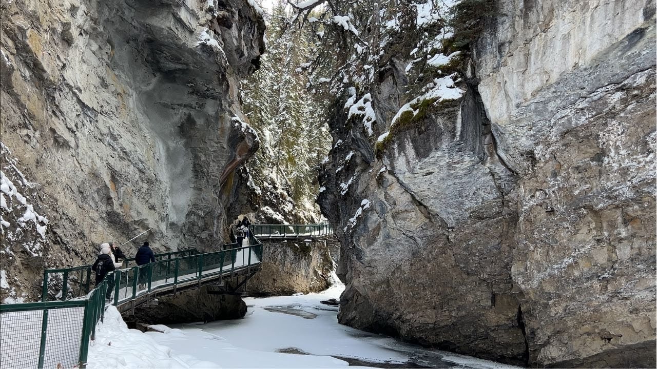 ❄️ Banff Johnston Canyon Winter Wonderland Hike (Frozen Falls & Breathtaking Views!) 🇨🇦