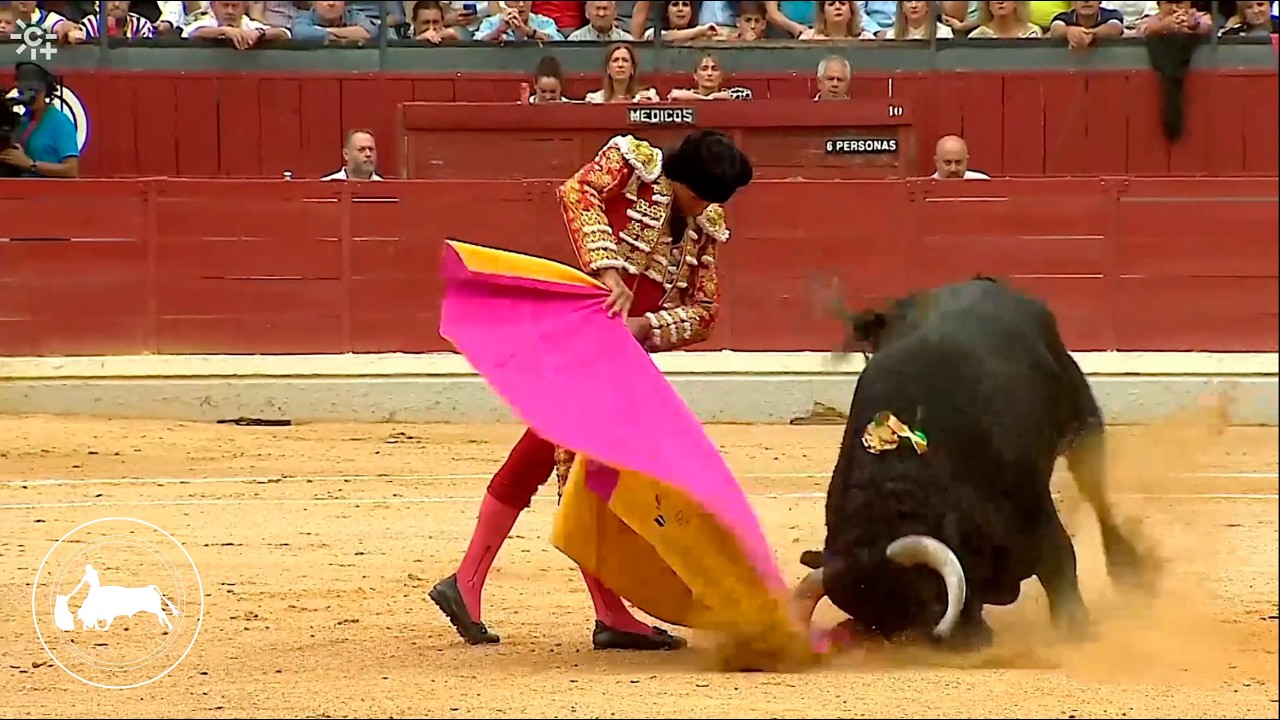 Curro Díaz, primer toro, despedida de Manuel Díaz 