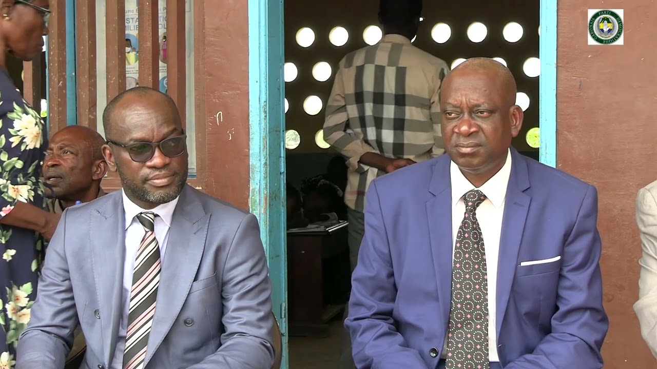 Distribution des kits scolaires aux élèves du 3eme Arrondissements Franceville 2022