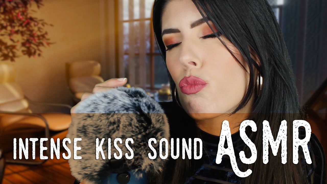 ASMR ita - 💋 KISS SOUND • Close Up (Intense Whispering)