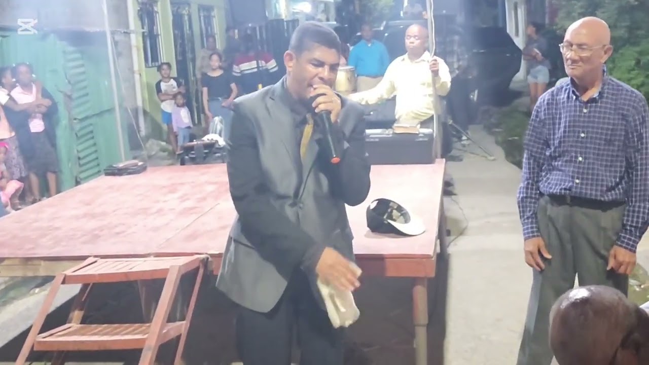 Haciendo el llamado a los amigos 