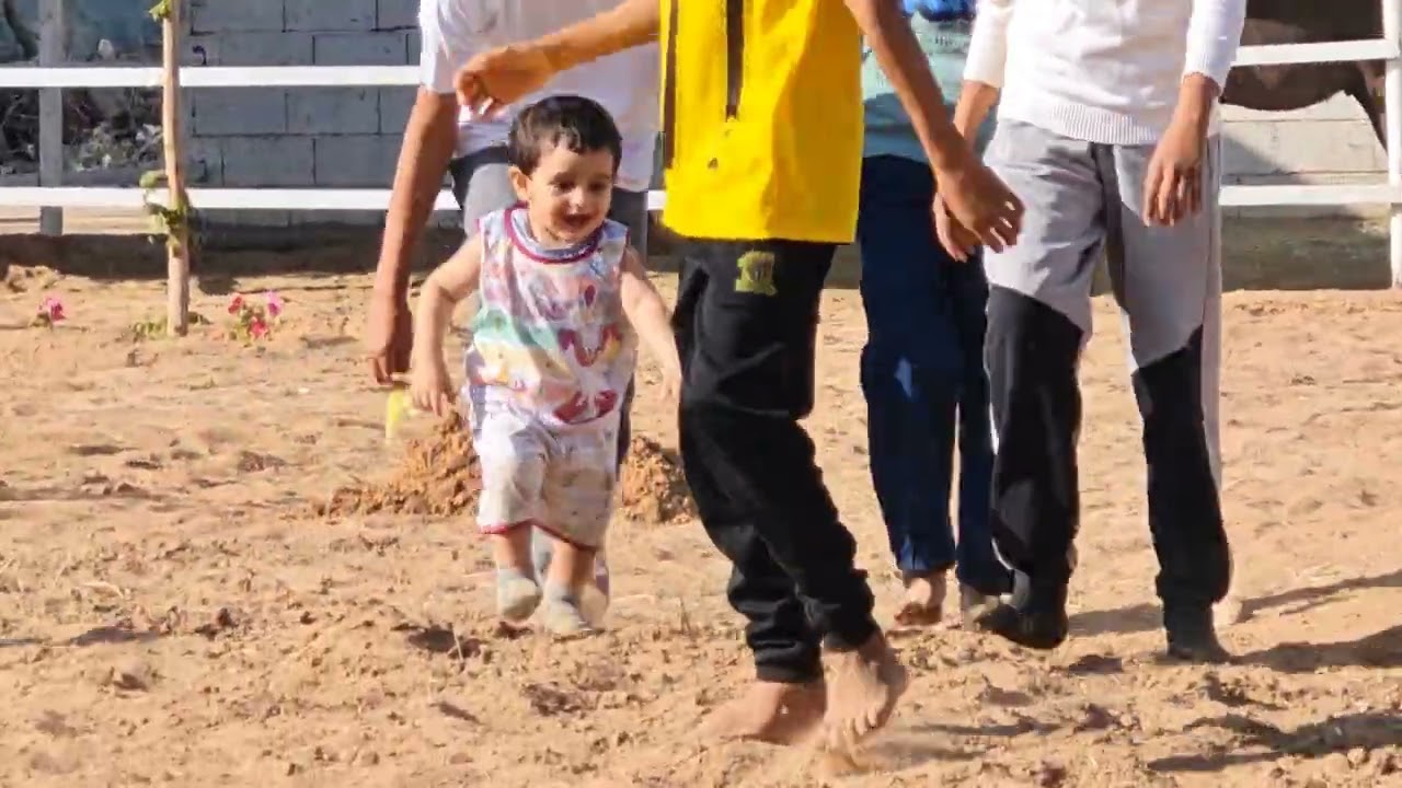 توارث حب الخيل من الاب إلى ابنه  منصور صالح حيسي في عمره سنه وأربع أشهر 