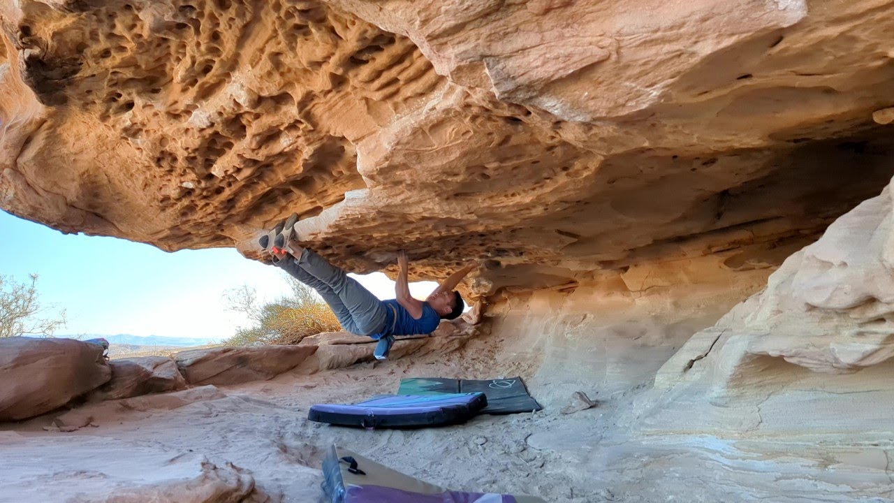 Moe's Valley Bouldering: Habitat for Humanity (V7)
