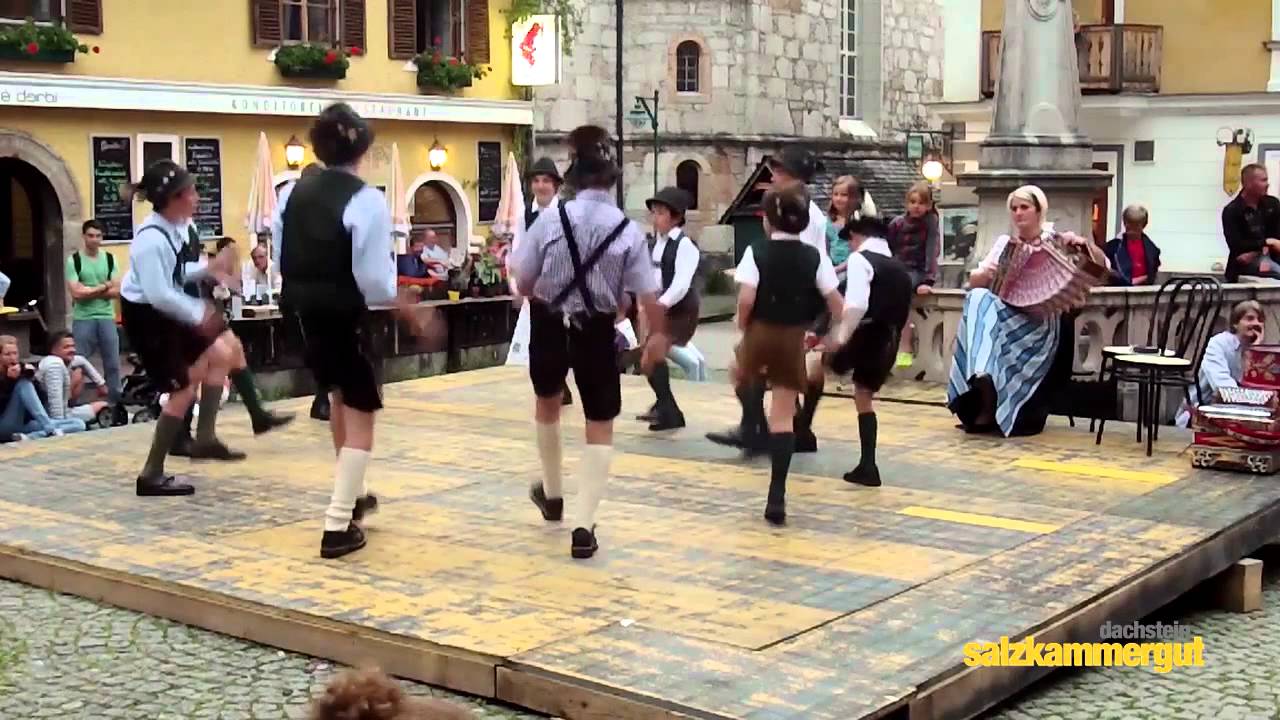 Plattlerbuam der Trachtengruppe D`Hirlatzer