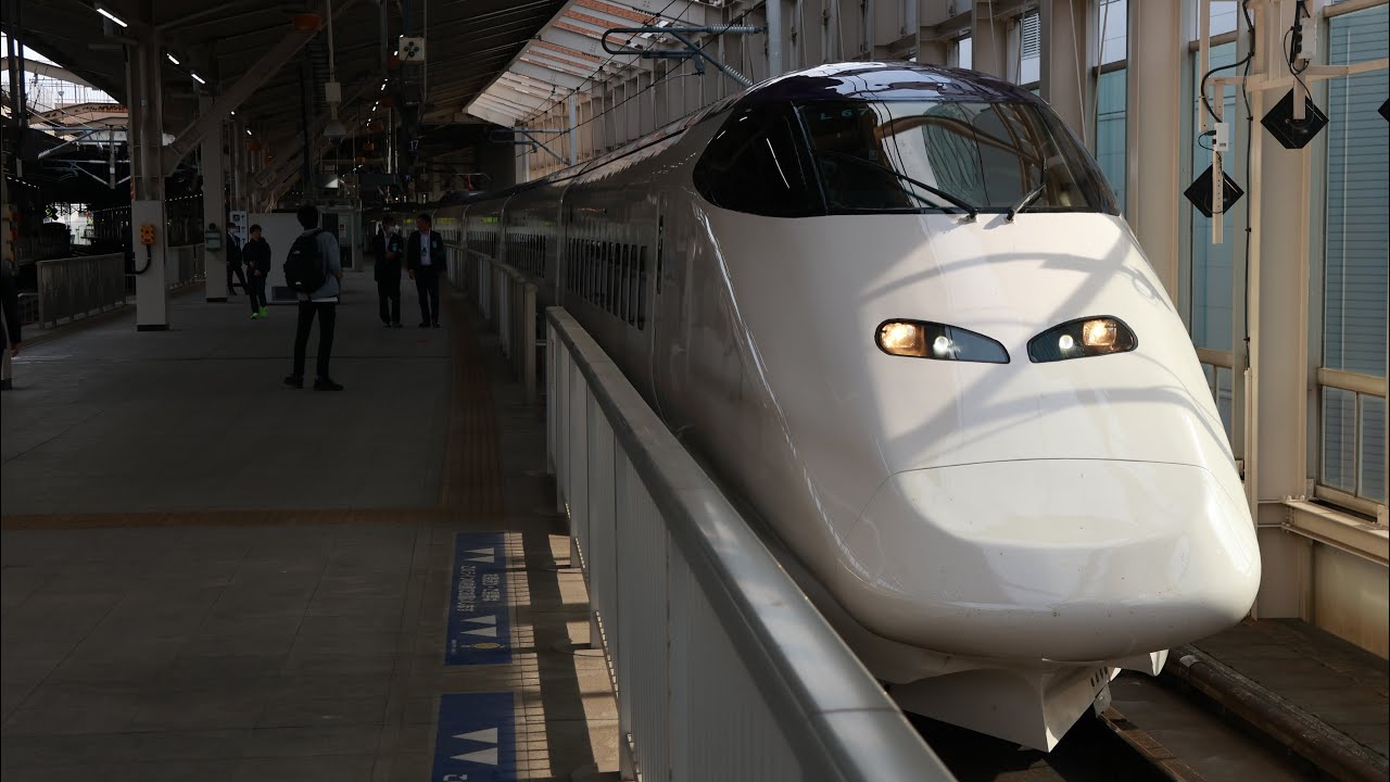 インド譲渡用仕様のE3登場！【E3系L67編成 仙台出場試運転（全検明け北上試運転）復路】E3系2000番台ｶﾀL67編成（白色塗装）が仙台駅11番線を発車するシーン（試7943B）2025.5.27