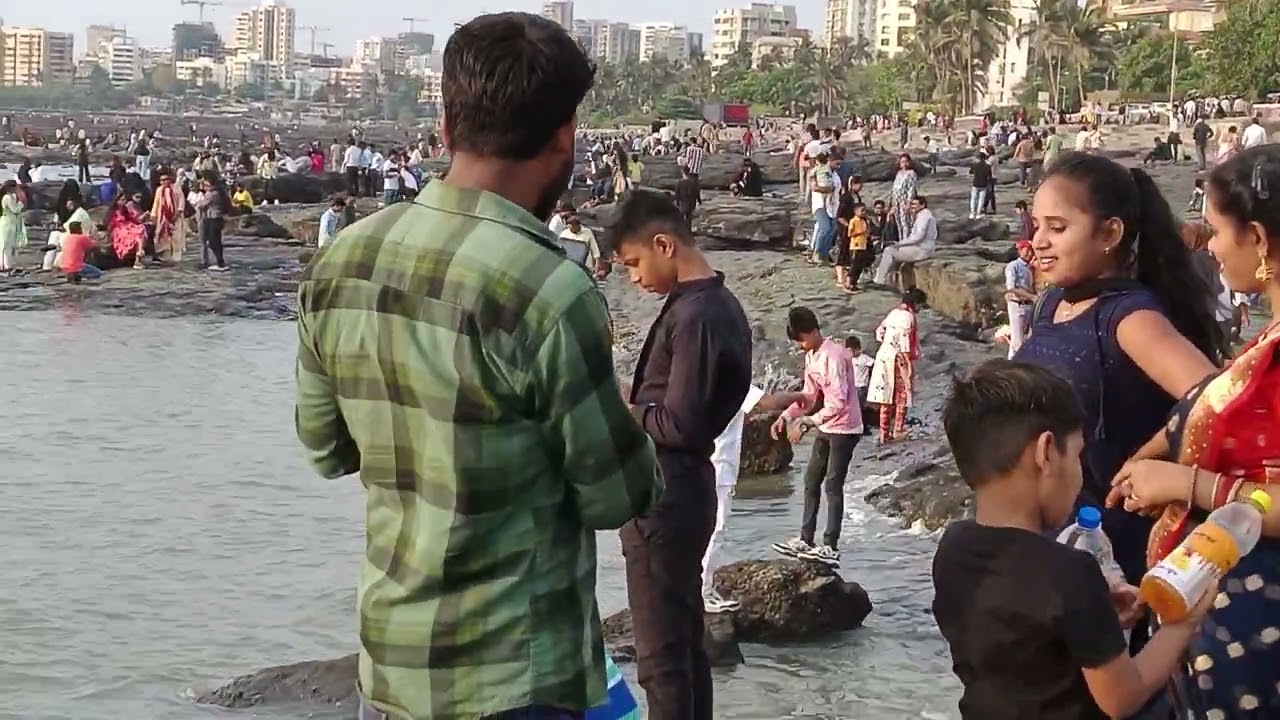 बांद्रा सी लिंक मुंबई बांद्रा स्टेशन से 211 नंबर बस मात्र  5 रुपए किराया