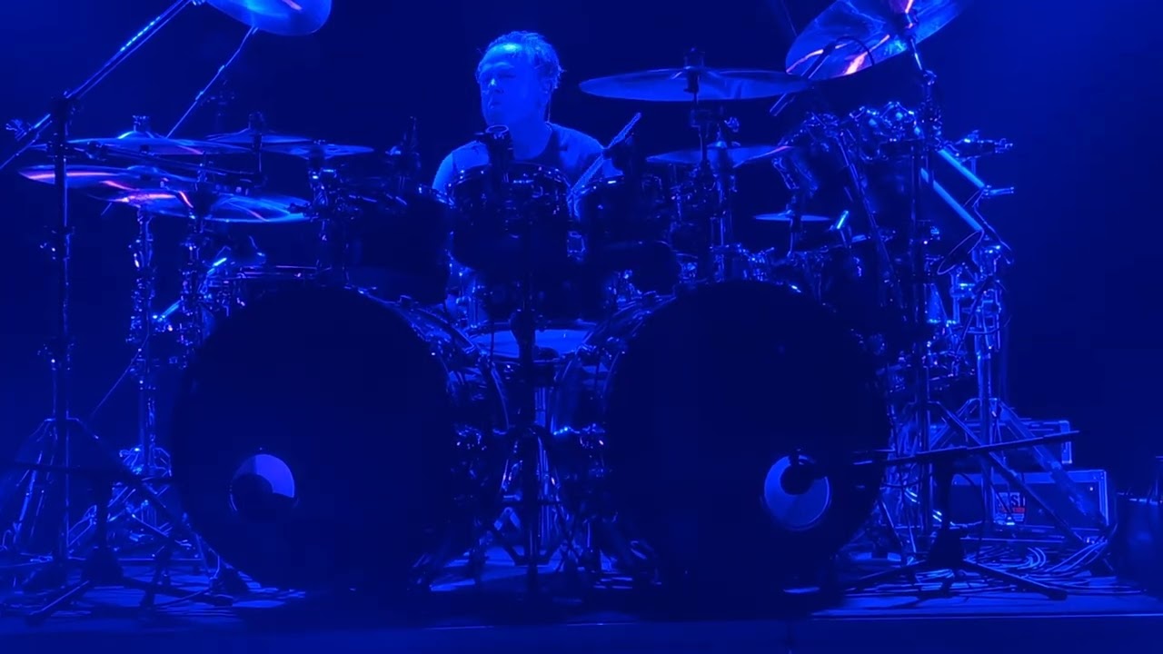 Christian Eigner with News song.so good 💙💛💪👍🥰