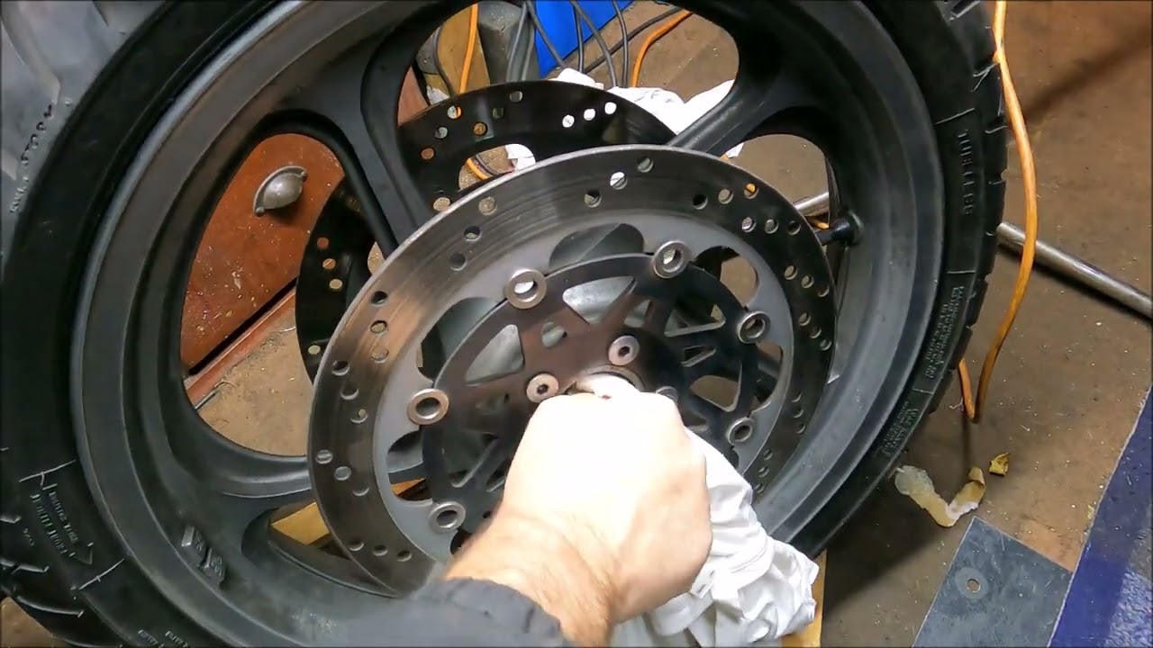 KAWASAKI GTR 1000. Замена переднего ступичного подшипника