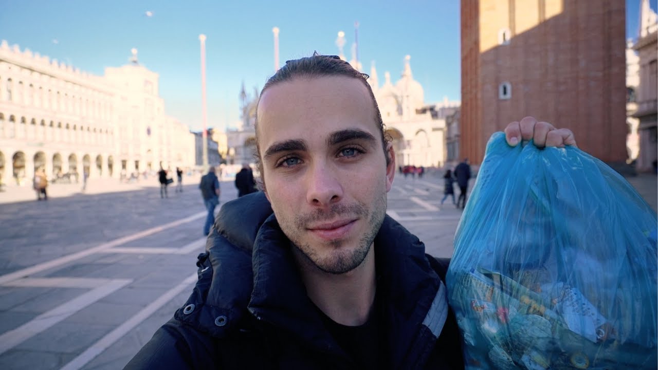 Cleaning the streets of VENICE / Italy