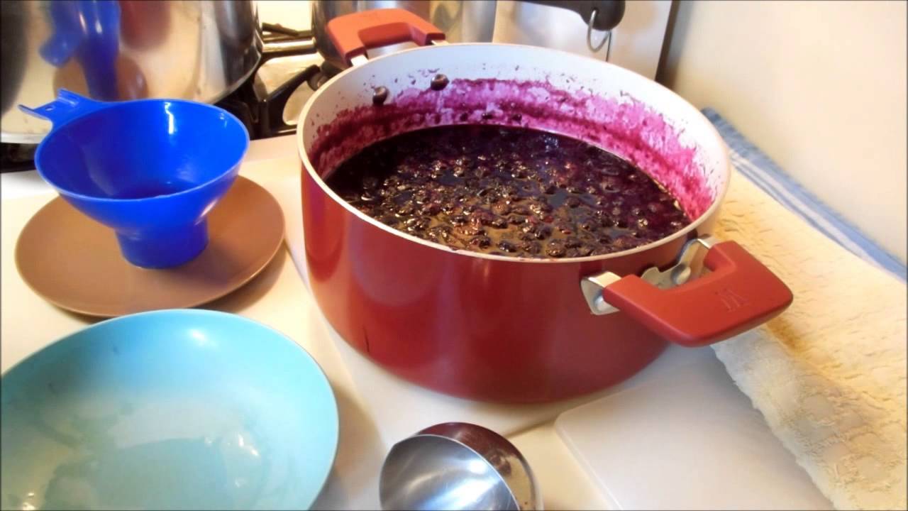 Blueberry preserves